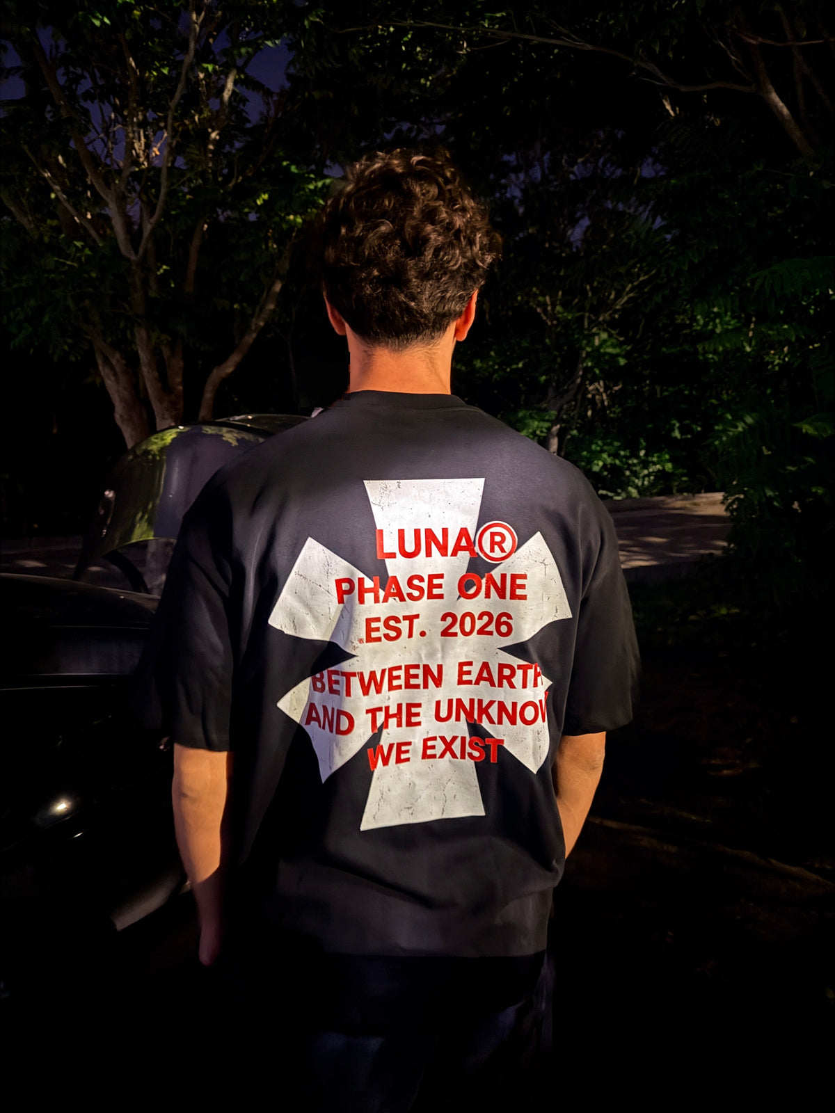 LUNA Phase One siyah oversize tişört sırt baskısı